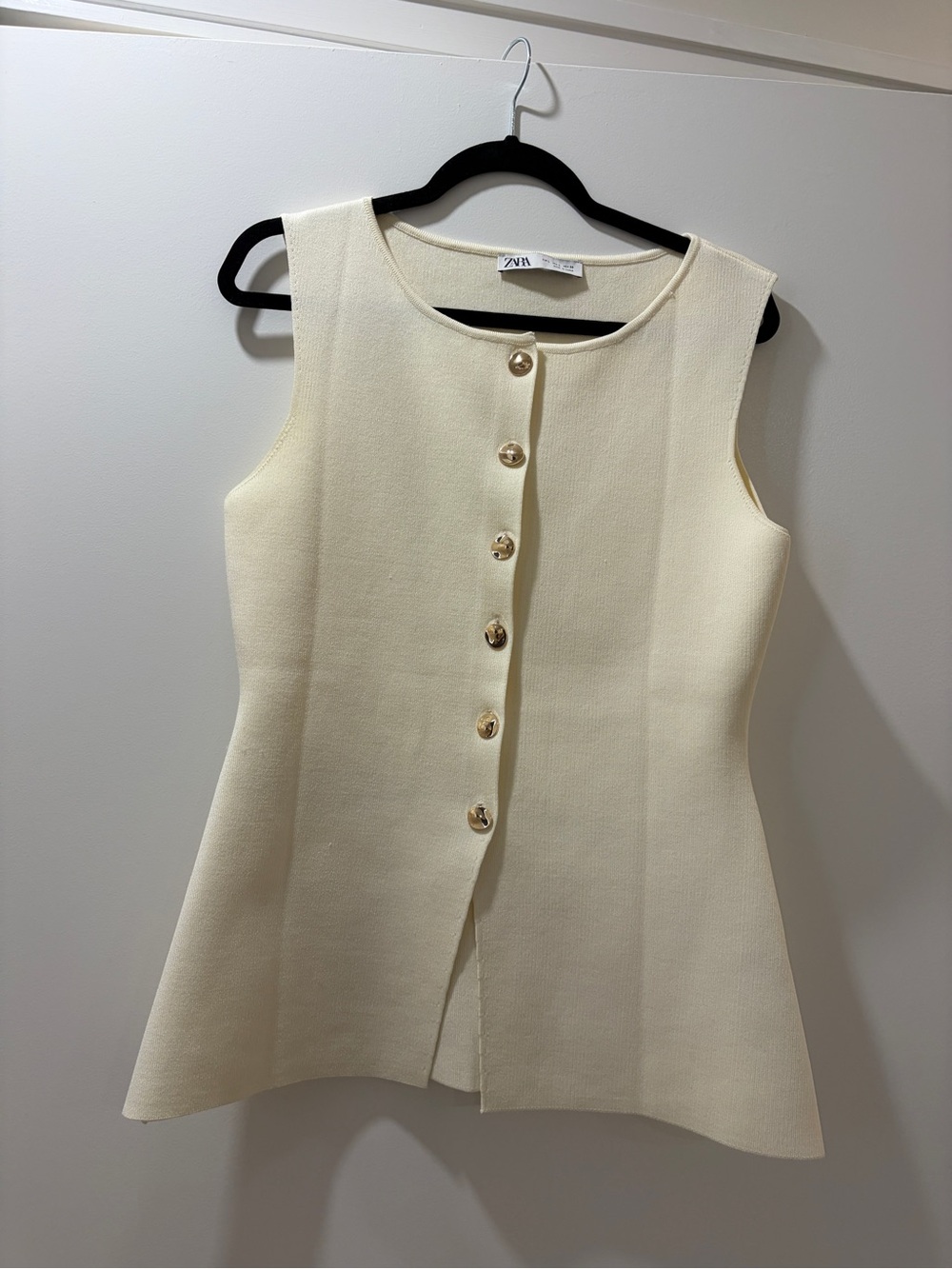 Zara Cream Button-Front Sleeveless Knit Top